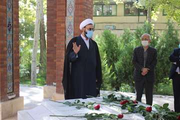 ادای احترام سرپرست و هیات رئیسه به شهدای گمنام دانشگاه